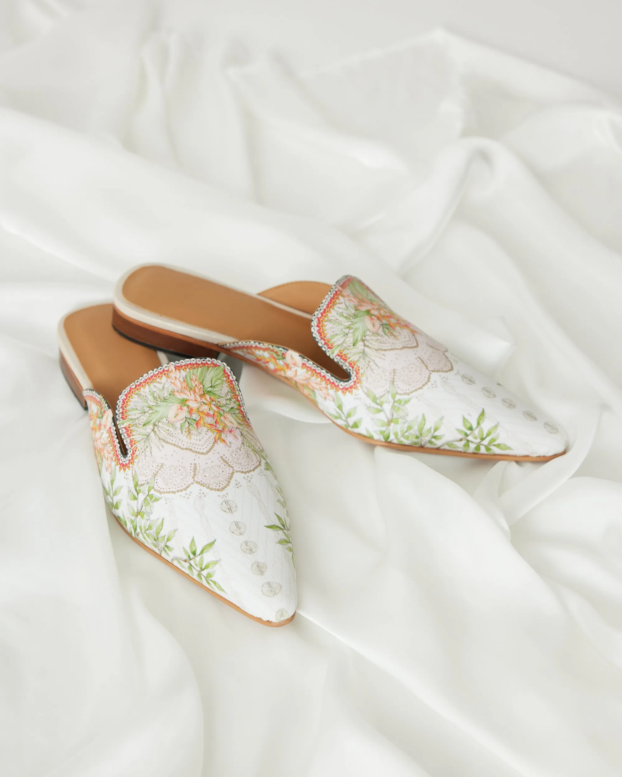 Love in Portofino (Heliconia) - Mule : Ivory