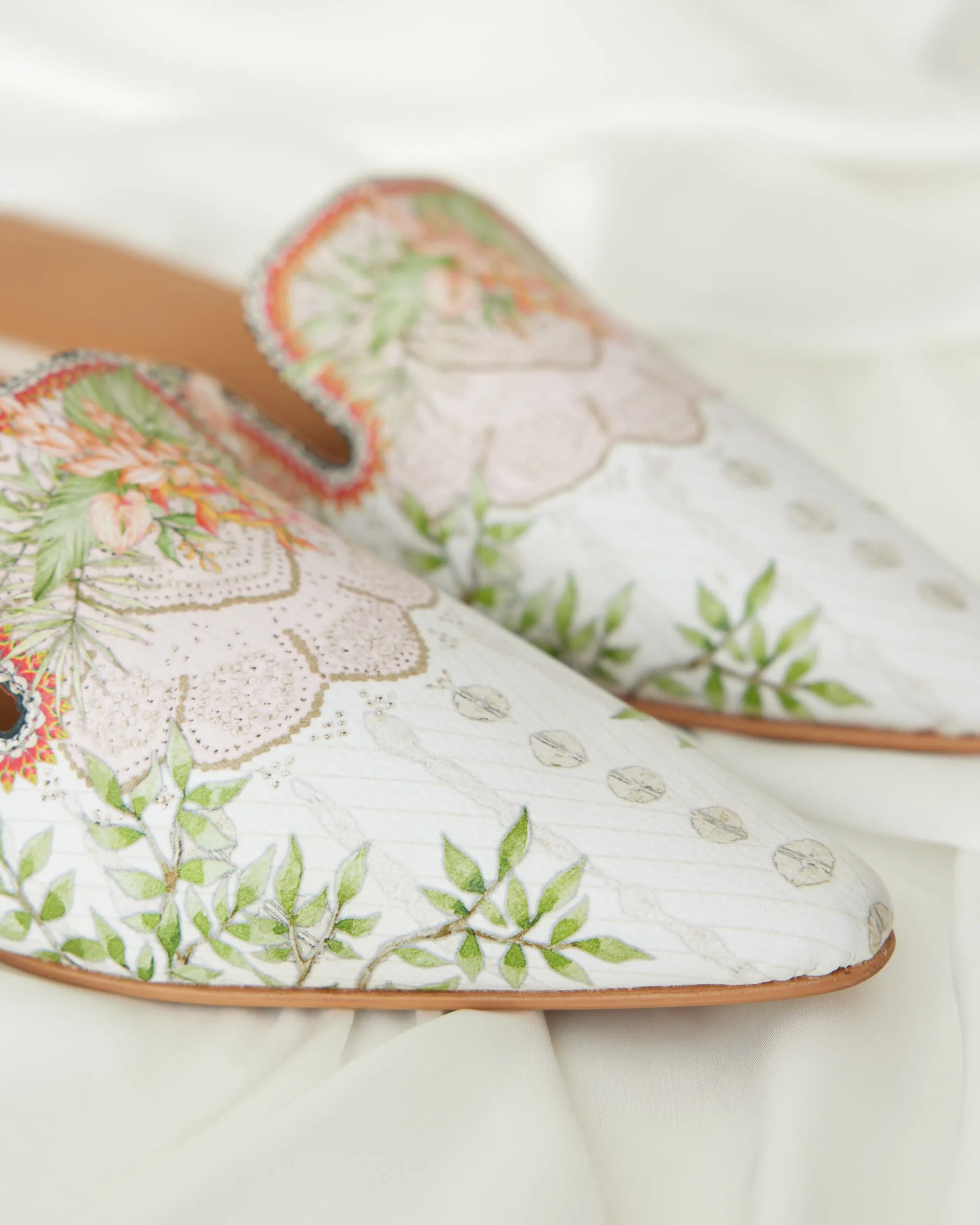 Love in Portofino (Heliconia) - Mule : Ivory