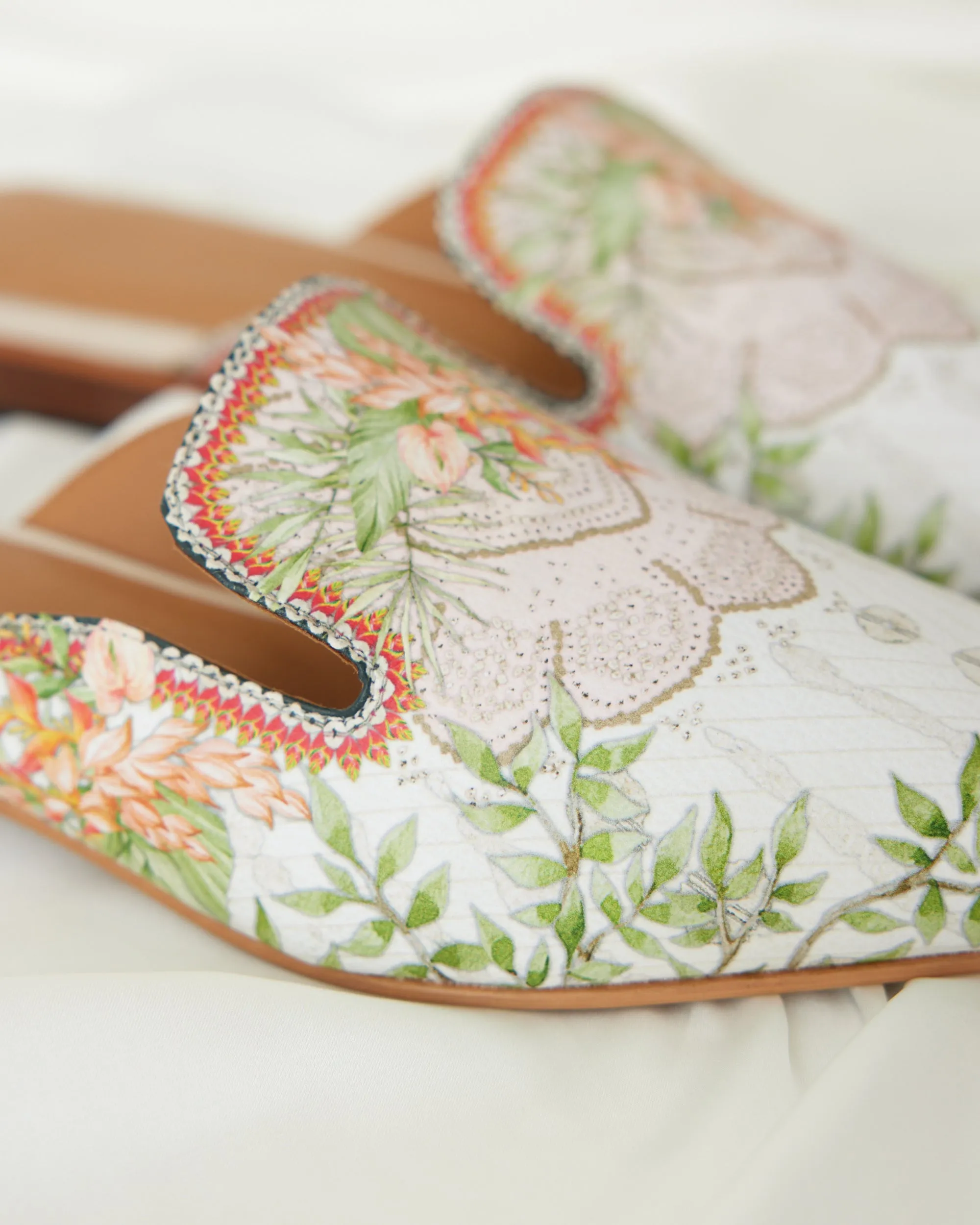Love in Portofino (Heliconia) - Mule : Ivory