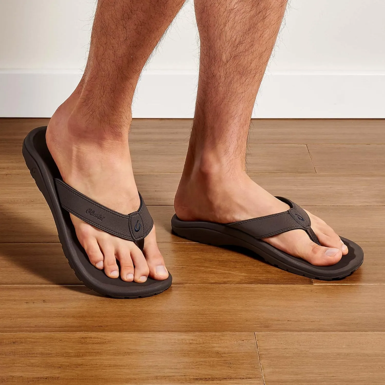 OLUKAI Ohana Men's Beach Sandals, Water Resistant Flip Flops, Arch Support & Comfort Fit, Lightweight & Durable, Enhanced Grip & Traction