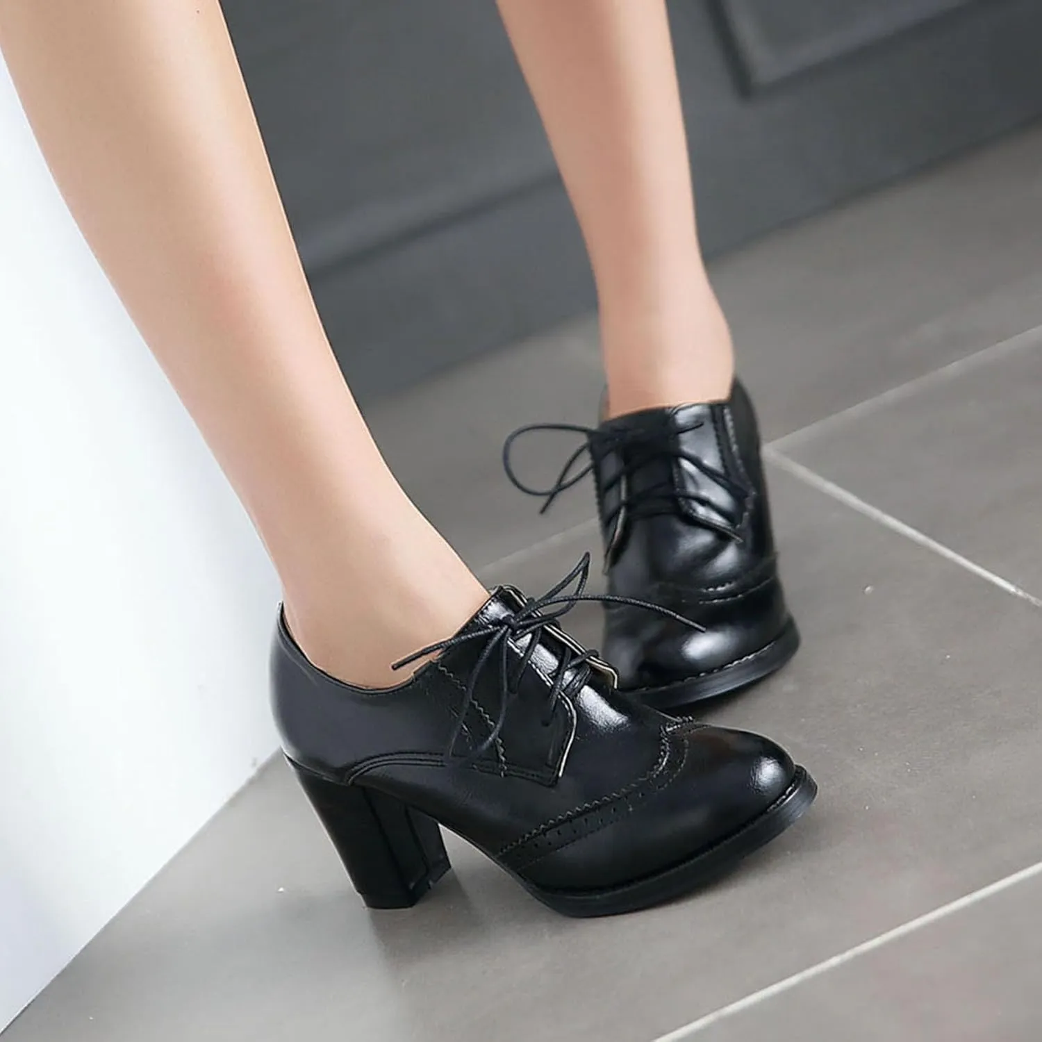 SHEMEE Retro Wingtip Oxfords for Women Chunky Block Heels Brogues Saddle Shoes Round Toe Lace Up Pumps Thick High Heeled Booties