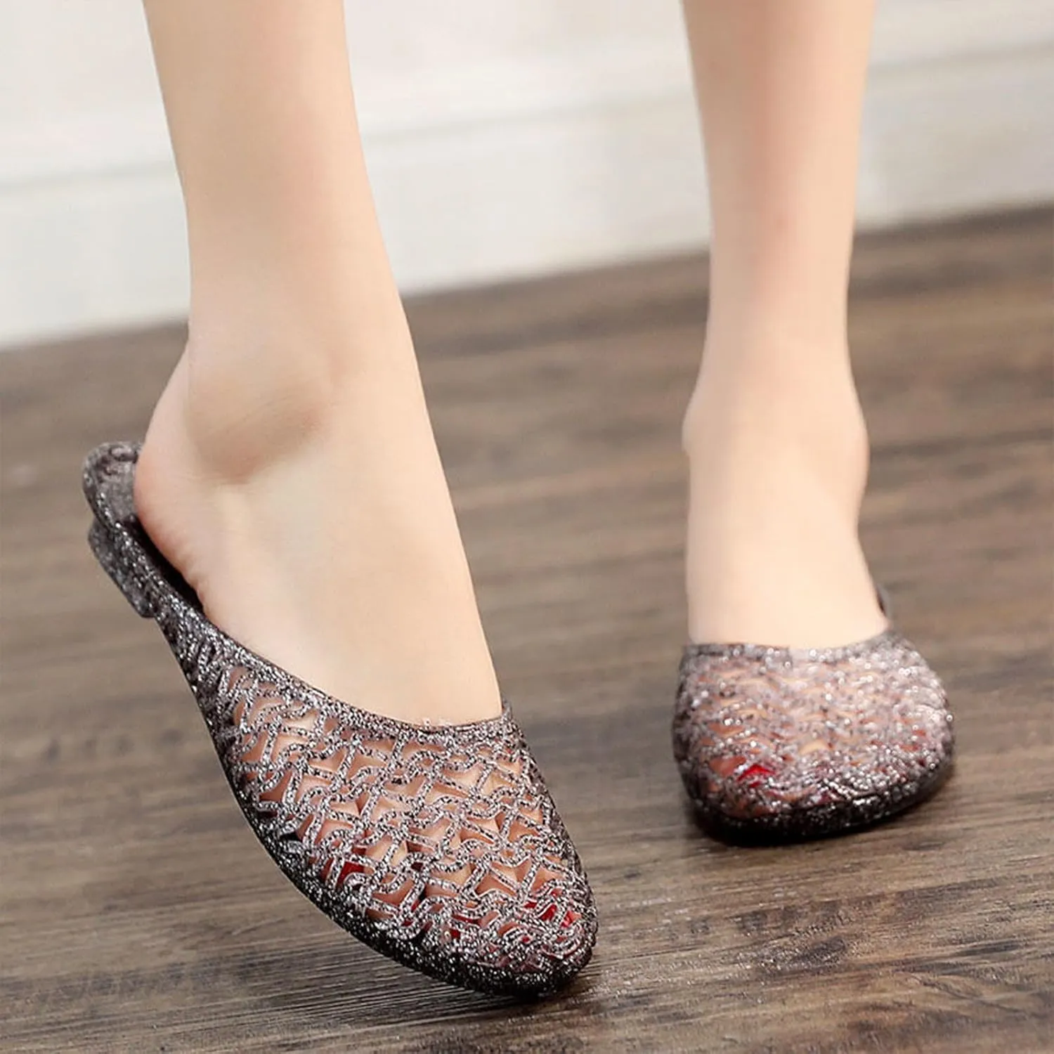 Women's Closed Toe Flat Jelly Slide Sandals Glitter Clear Hollow Out Slip On Summer Beach Mule Sandals Soft Anti-Slip Crystal Jelly Slippers