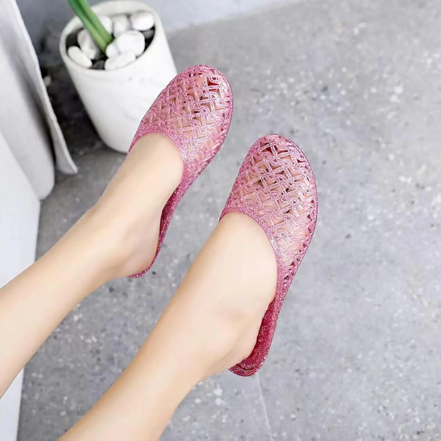 Women's Closed Toe Flat Jelly Slide Sandals Glitter Clear Hollow Out Slip On Summer Beach Mule Sandals Soft Anti-Slip Crystal Jelly Slippers